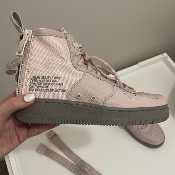 Pink Nike SF Air Force 1 urban utility FTWR - Picture 2 of 7